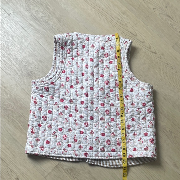 Floral Quilted Vest 100%cotton- Red and White - Picture 3 of 4